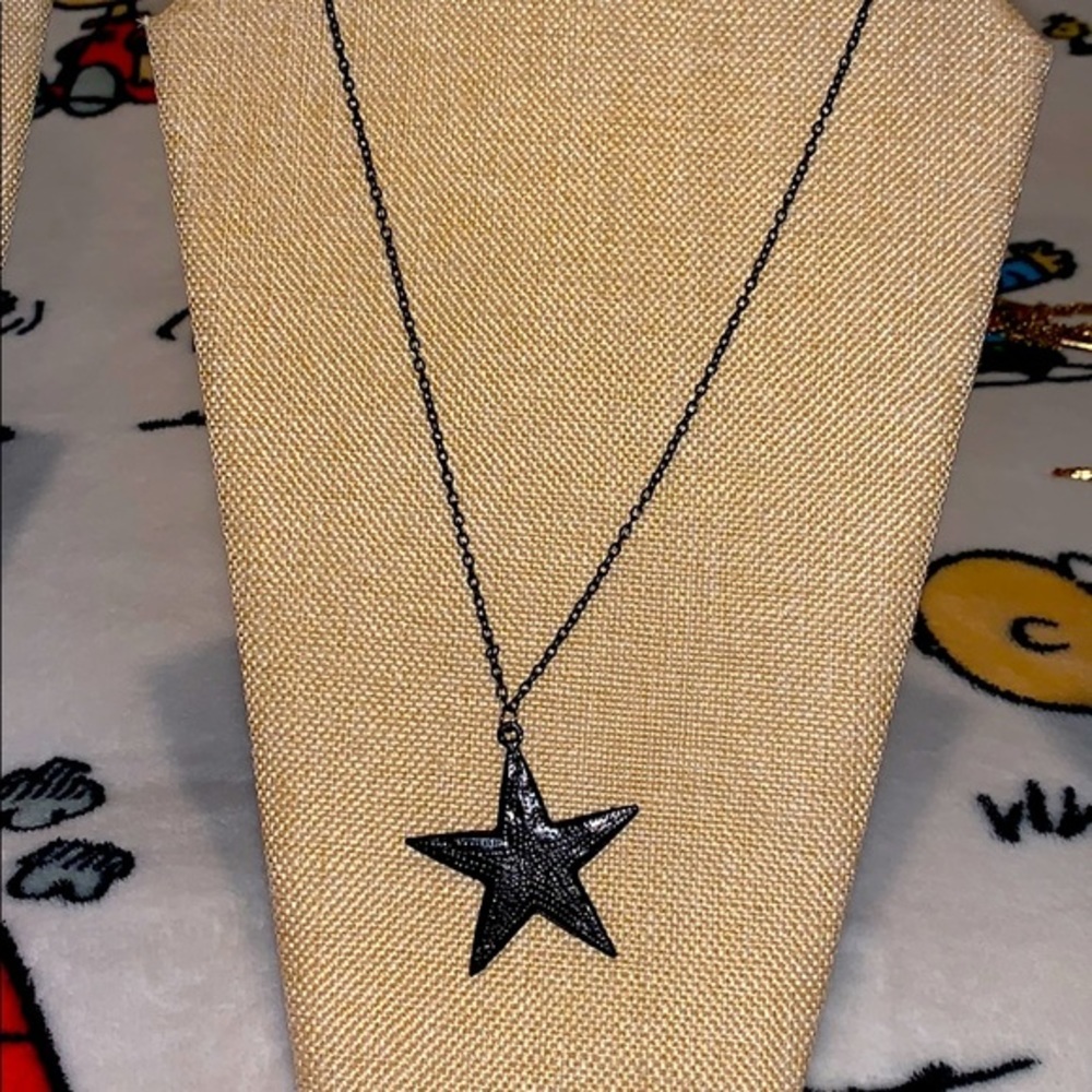Black metal star pendant necklace NWT